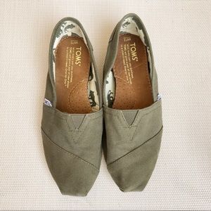 Toms Green Canvas Slip On Flats | Sz 7.5